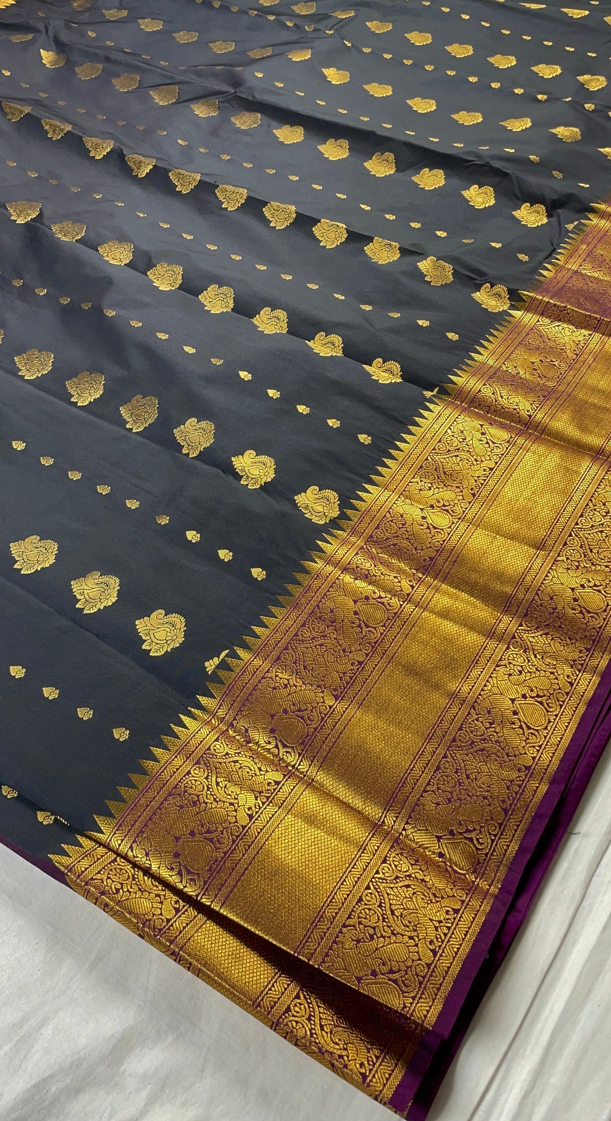 ✨ Semi Pattu – A Timeless Expression of Elegance ✨