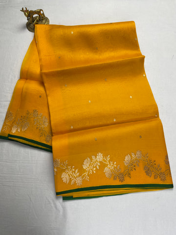 ✨ Pure Handloom Kora Silk Yellow Saree ✨
A timeless blend of elegance, tradition & luxury 💚🌿