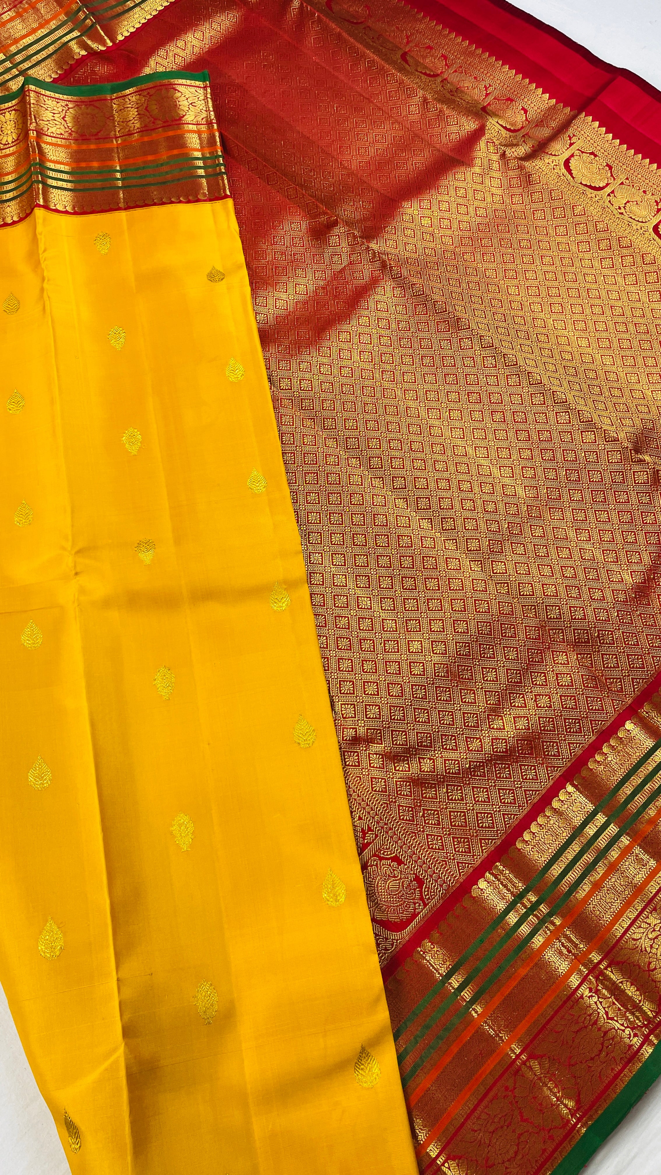 100% Pure Kanchipuram Handwoven Premium quality 3 Gram Gold Pure Zari weaving Korvai Pattern Traditional silk sarees Silk mark certified
