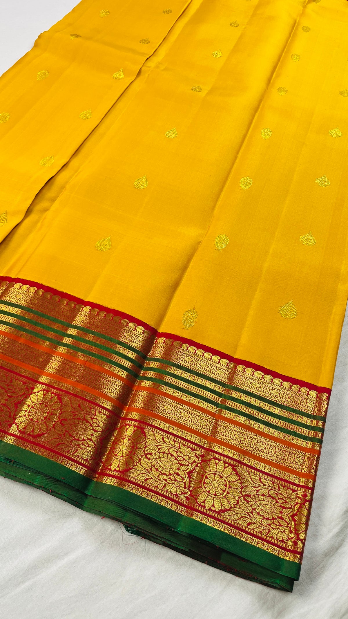 100% Pure Kanchipuram Handwoven Premium quality 3 Gram Gold Pure Zari weaving Korvai Pattern Traditional silk sarees Silk mark certified