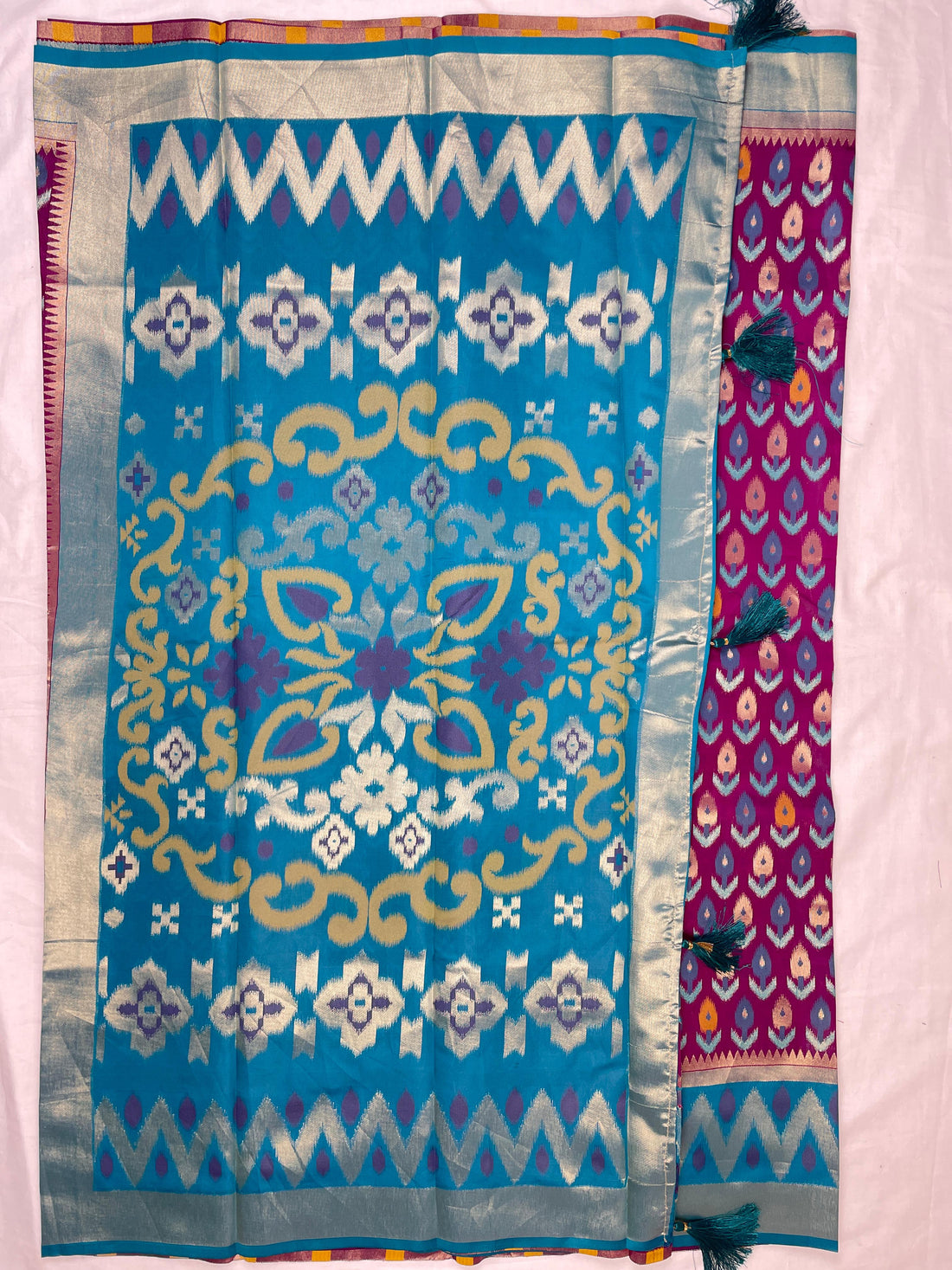 Ikkat pattu Saree